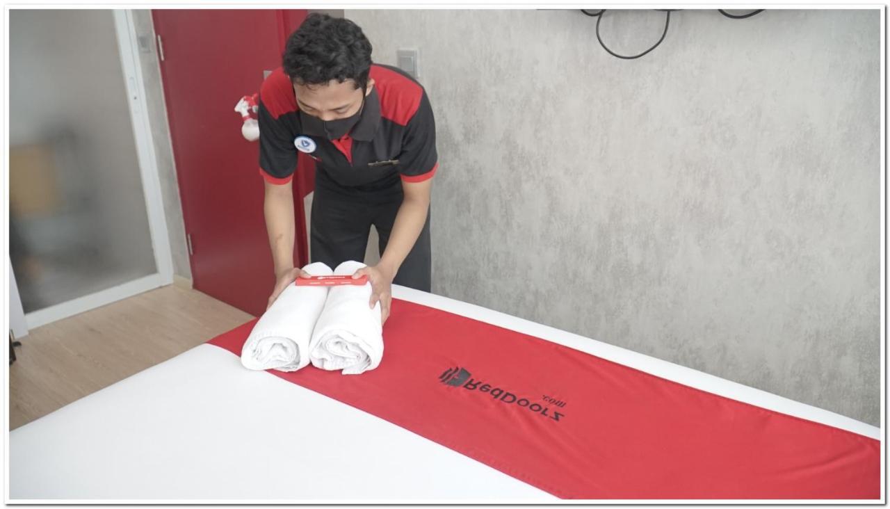 Reddoorz Plus Near Rs Rk Charitas 2 Palembang Extérieur photo