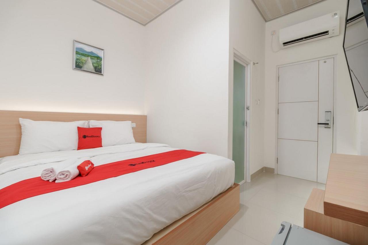 Reddoorz Plus Near Rs Rk Charitas 2 Palembang Extérieur photo