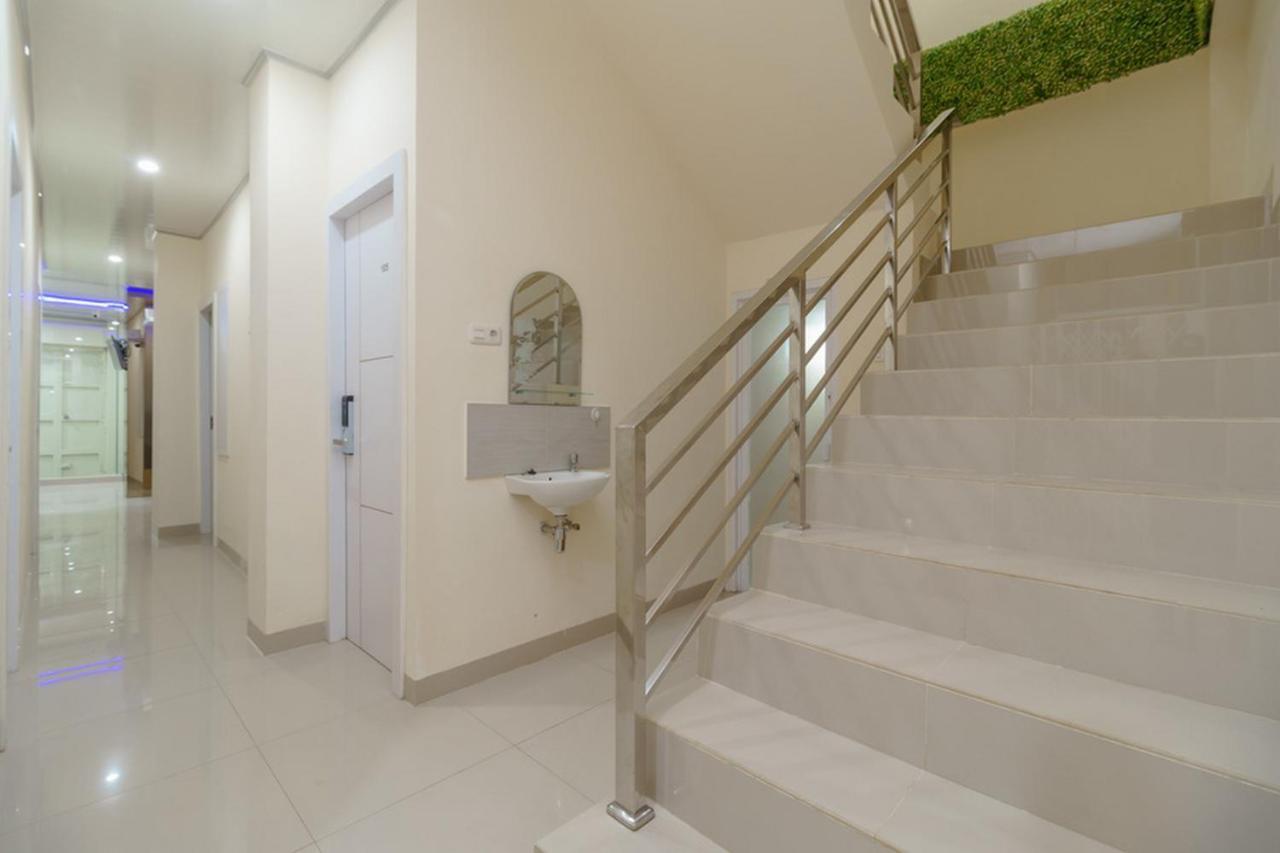Reddoorz Plus Near Rs Rk Charitas 2 Palembang Extérieur photo