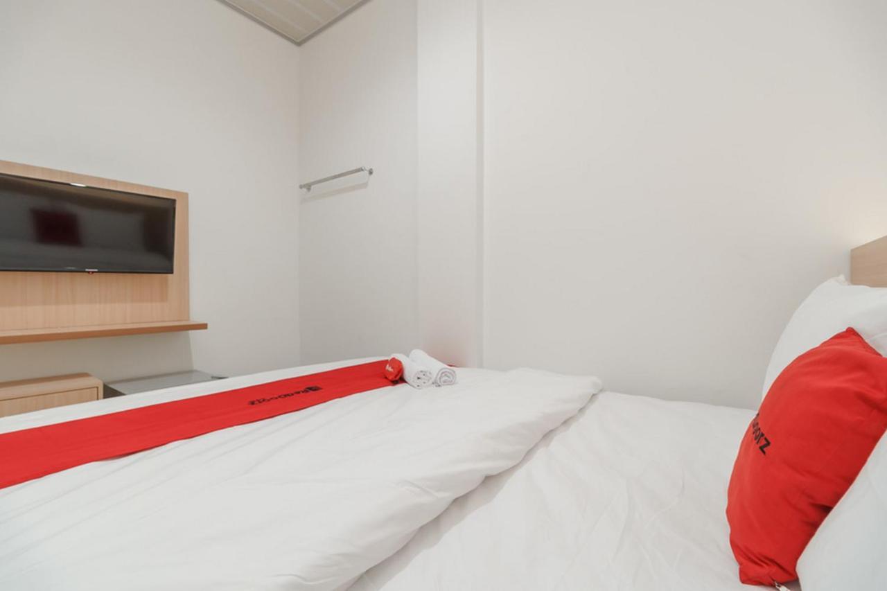 Reddoorz Plus Near Rs Rk Charitas 2 Palembang Extérieur photo