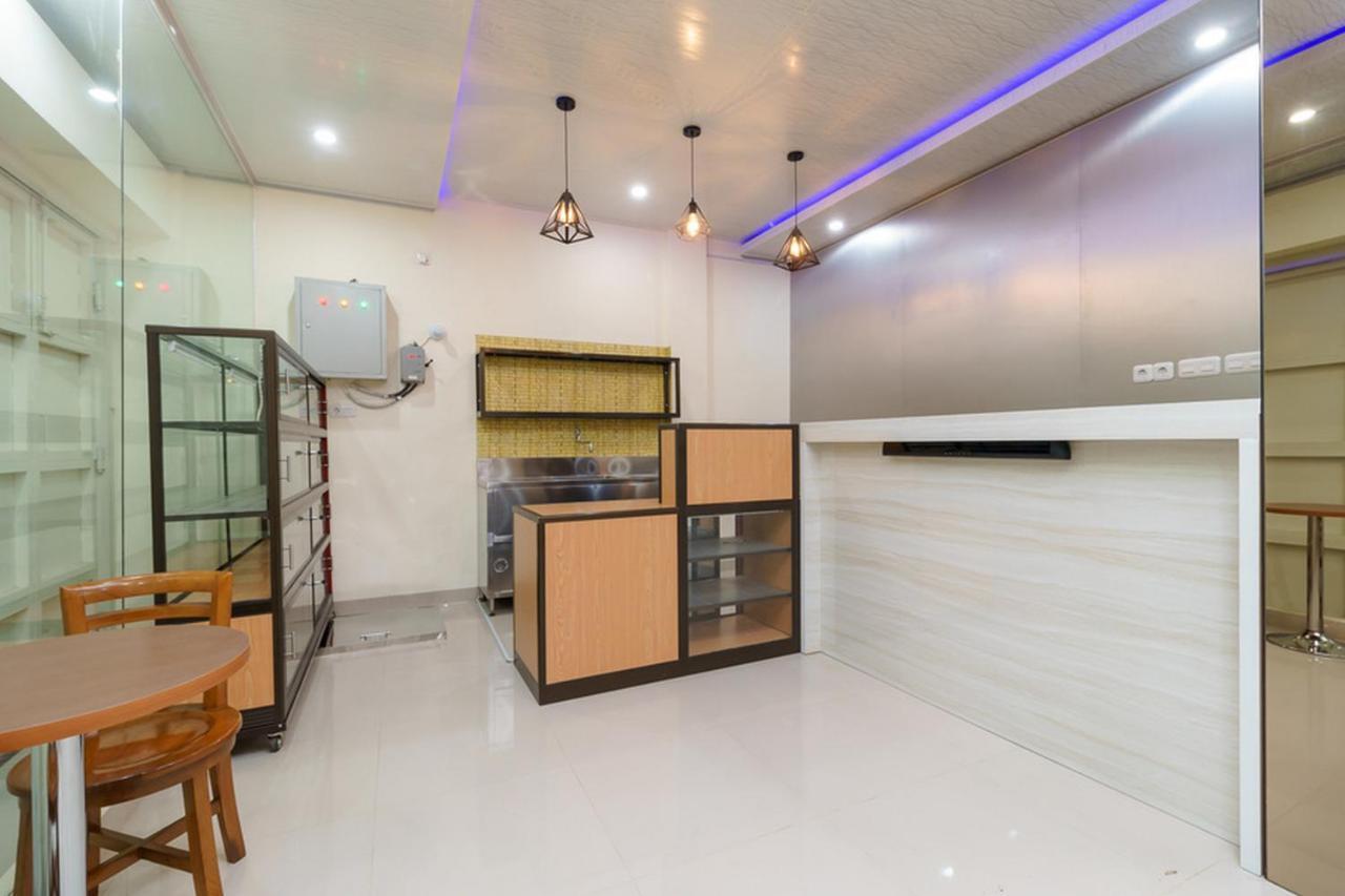 Reddoorz Plus Near Rs Rk Charitas 2 Palembang Extérieur photo
