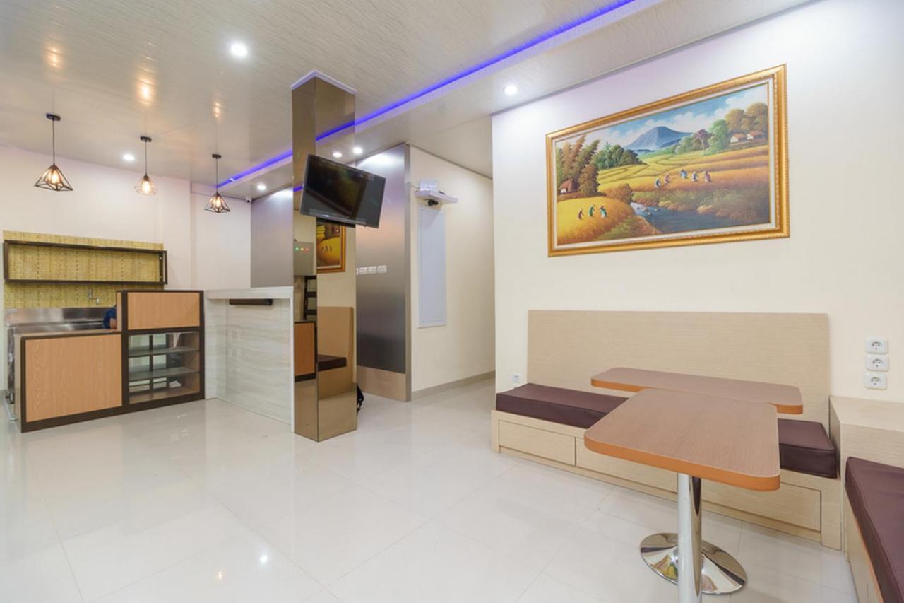 Reddoorz Plus Near Rs Rk Charitas 2 Palembang Extérieur photo