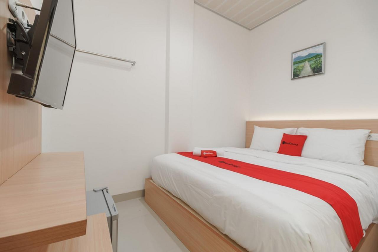 Reddoorz Plus Near Rs Rk Charitas 2 Palembang Extérieur photo